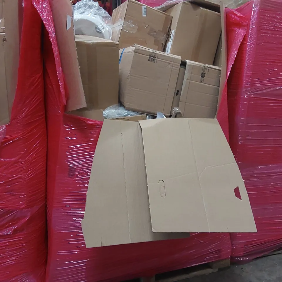 PALLET OF ASSORTED ITEMS TO INCLUDE: CHRISTMAS DEER LIGHTS, SIDE TABLE, BABY BATH, FOAM ROLLER, FOLDABLE MATTRESS ECT