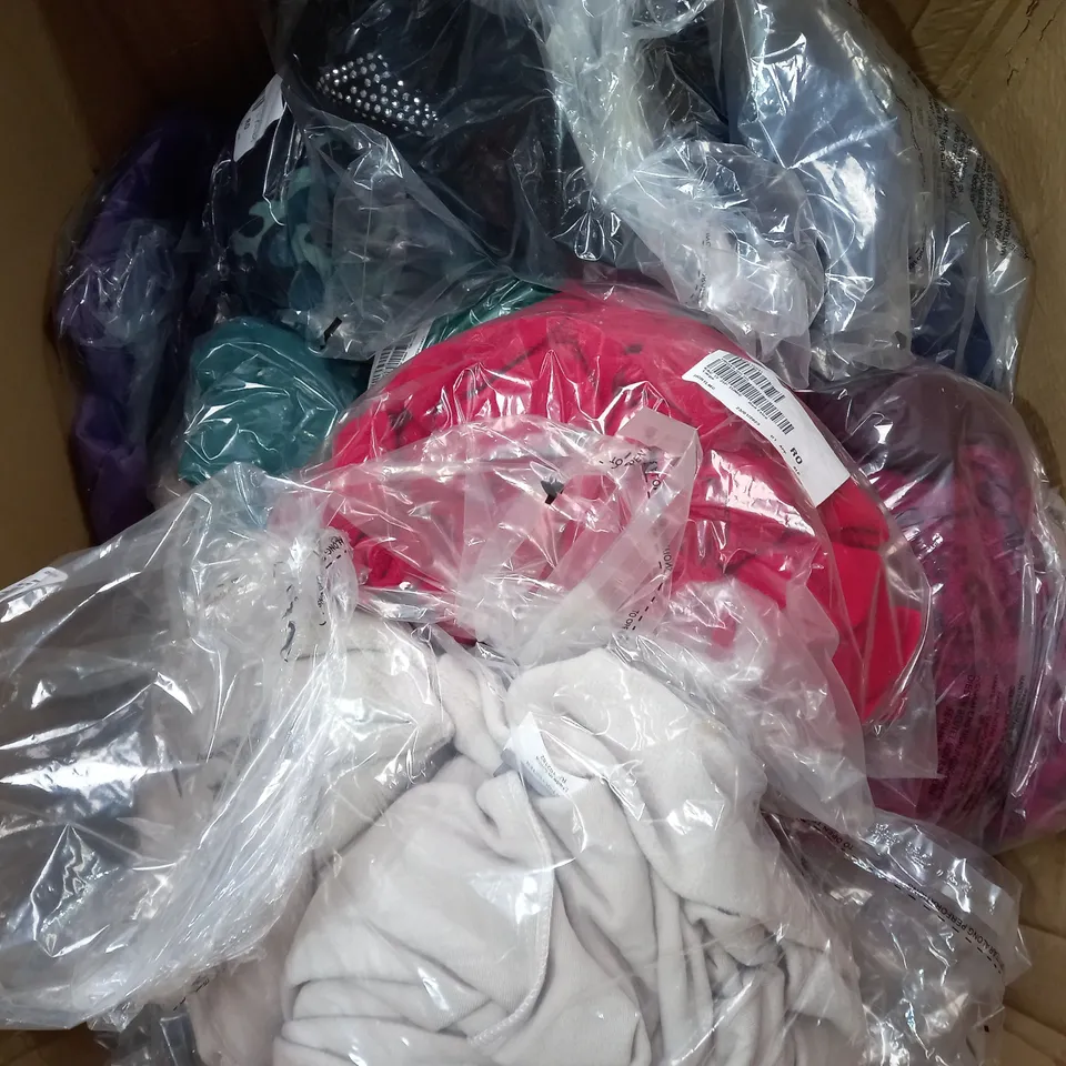 BOX OF APPROX 15 ASSORTED CLOTHING ITEMS TO INCLUDE - RADLEY LONDON - D&CO - MR MAX FASHION ECT