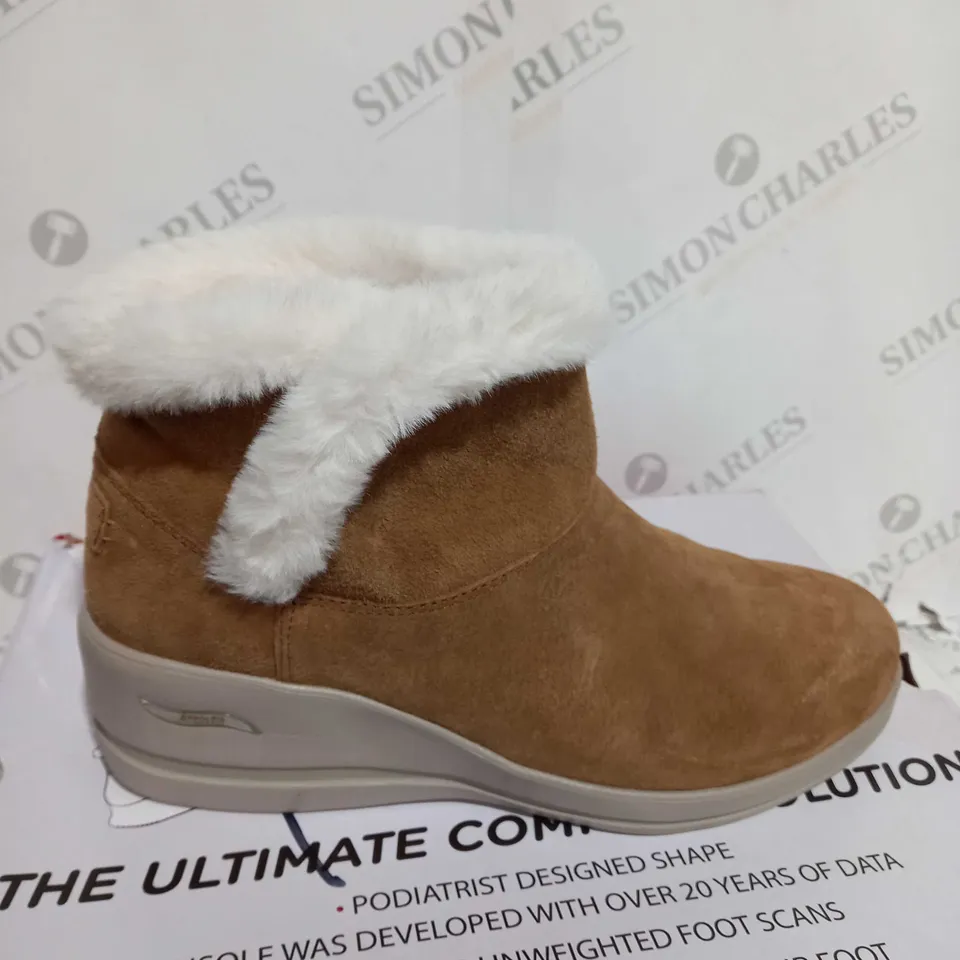 BOXED PAIR OF SKECHERS WEDGE BOOTS IN CHESTNUT SIZE 7
