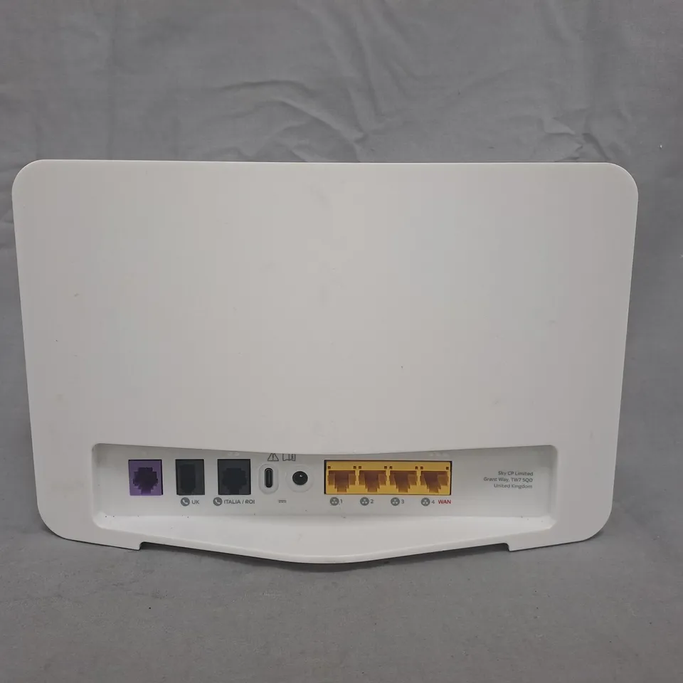 SKY SR213-02-UK WHITE WIFI ROUTER