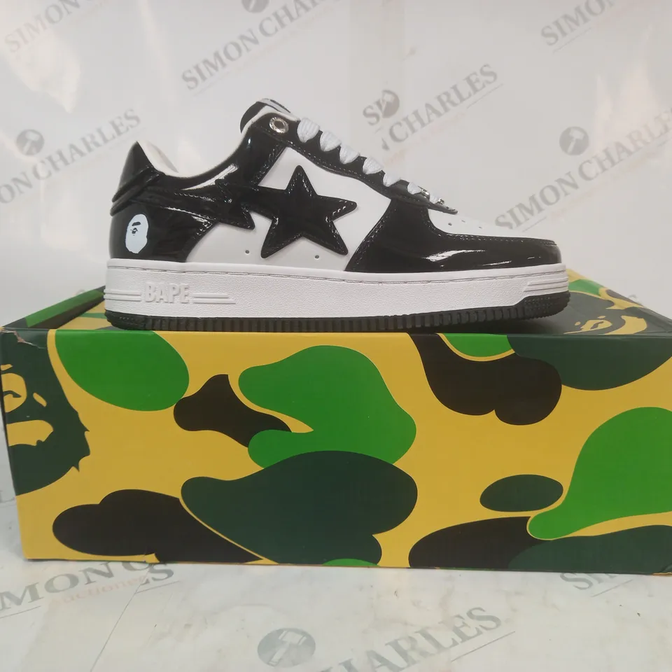 BOXED PAIR OF A BATHING APE SHOES IN BLACK/WHITE UK SIZE 4