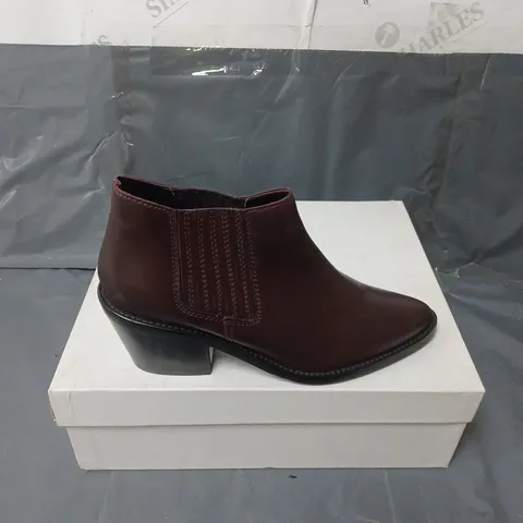 BOXED PAIR OF WOMENS WINE LEATHER ANKLE BOTS SIZE 36