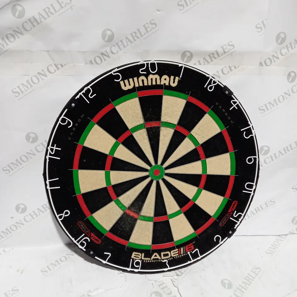 WINMAU DARTS BOARD
