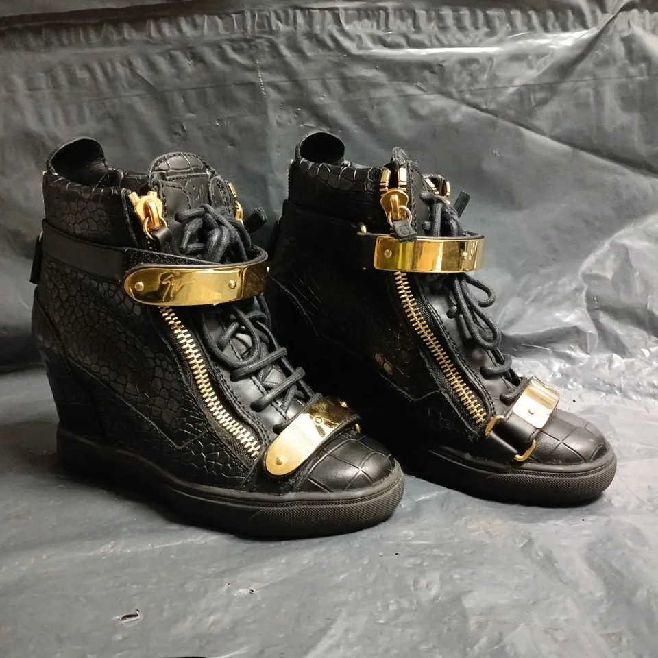 BOXED PAIR OF GIUSEPPE ZANOTTI LORENZ CROC-EMBOSSED LEATHER WEDGE SNEAKERS IN BLACK W. GOLD-TONE DETAIL SIZE EU 36