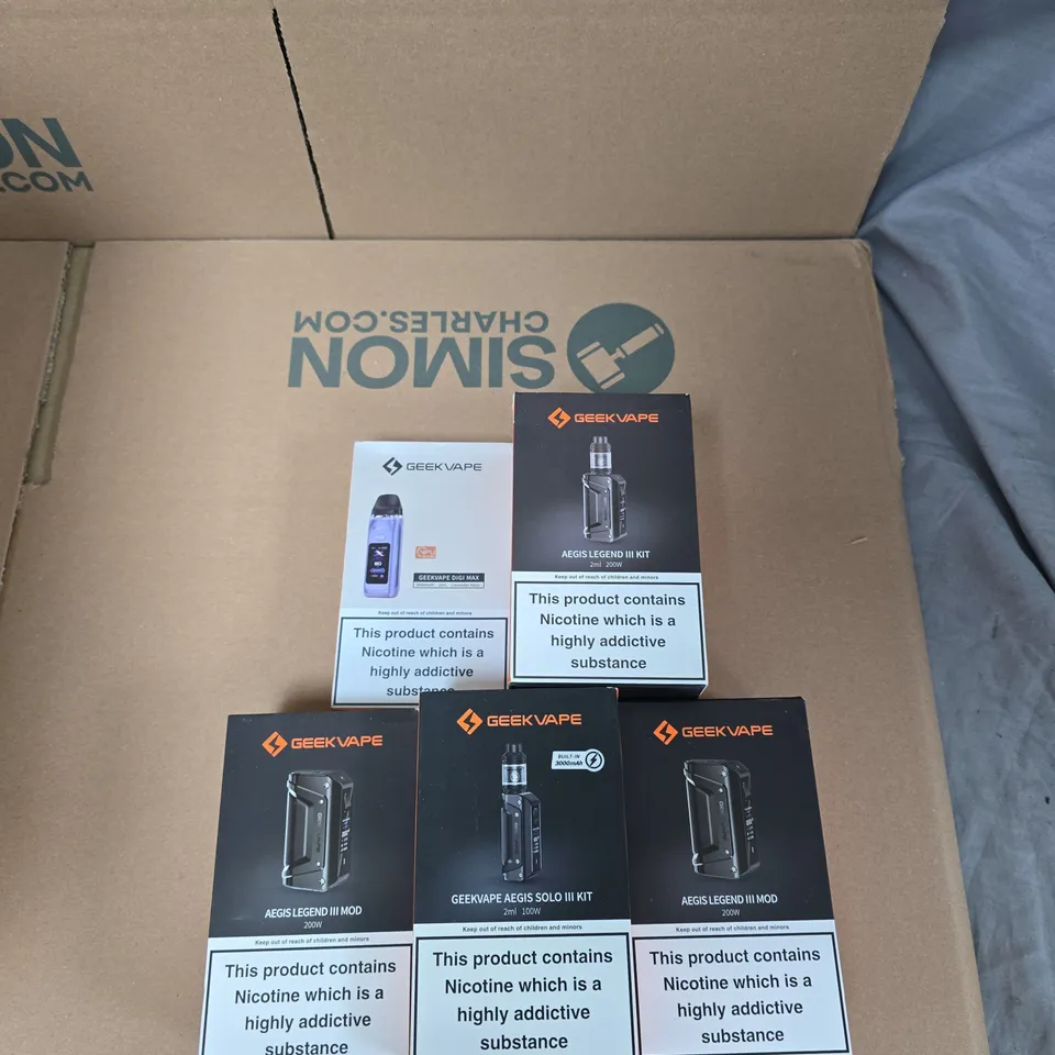 BOX OF APPROXIMATELY 30 ASSORTED E-CIGARETTES AND ACCOMPANIMENTS TO INCLUDE: VARIOUS GEEKVAPE ITEMS 