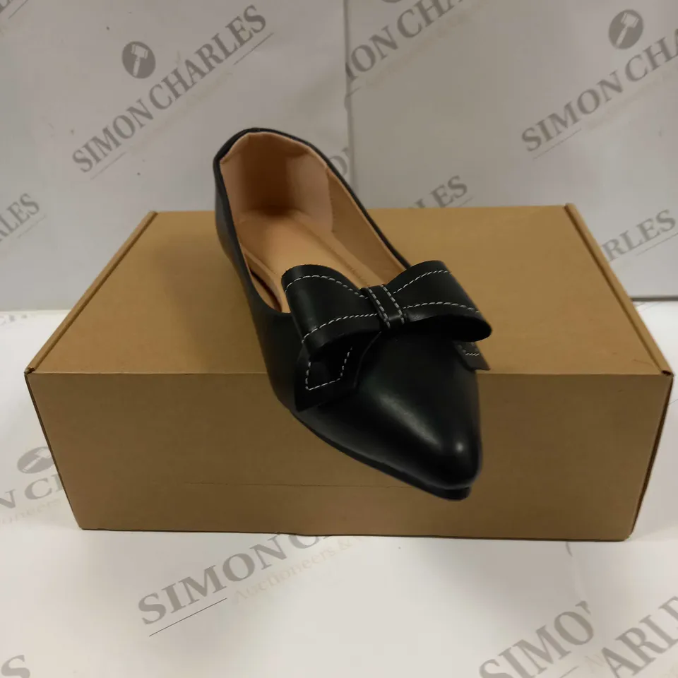 BOXED PAIR OF UNBRANDED WOMEN SHOES UK SIZE 7