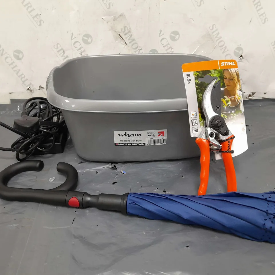 APPROXIMATELY 8 ASSORTED ITEMS TO INCLUDE UMBRELLA, STIHL PG 10 SECATEURS, WHAM RECTANGULAR BOWL, ETC