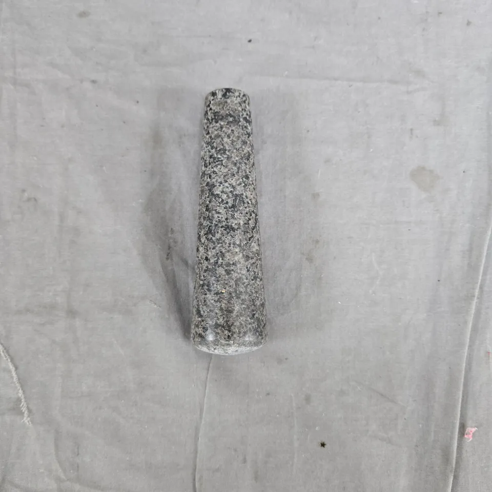 BOX OF APPROXIMATELY 20 HOUSEHOLD ITEMS INCLUDING:CONSTRUCTION ADHESIVE, CUTTING WHEELS AND PESTLE