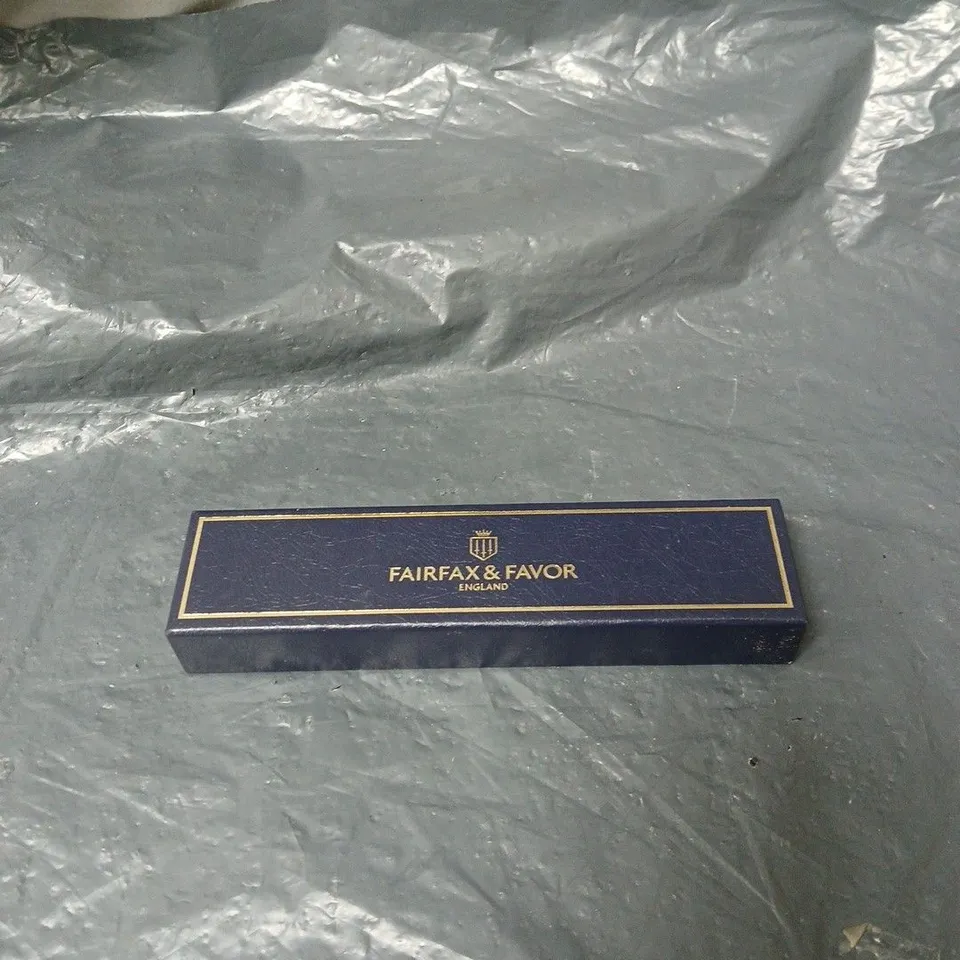 FAIRFAX AND FAVOR ENGLAND FLOWER TASSELS CORAL/MANGO SUEDE BOXED