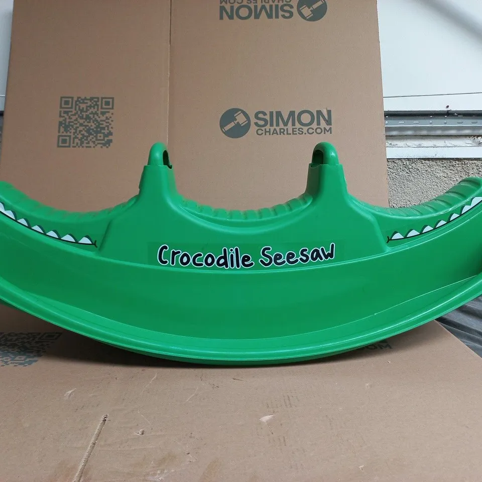 CROCODILE SEESAW