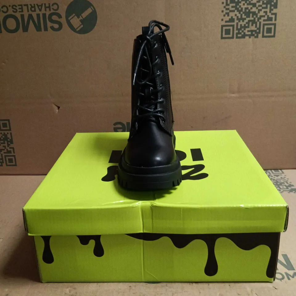 KOI KIDZ MAGIC DREAMERS LACE UP BOOTS BLACK SIZE 11