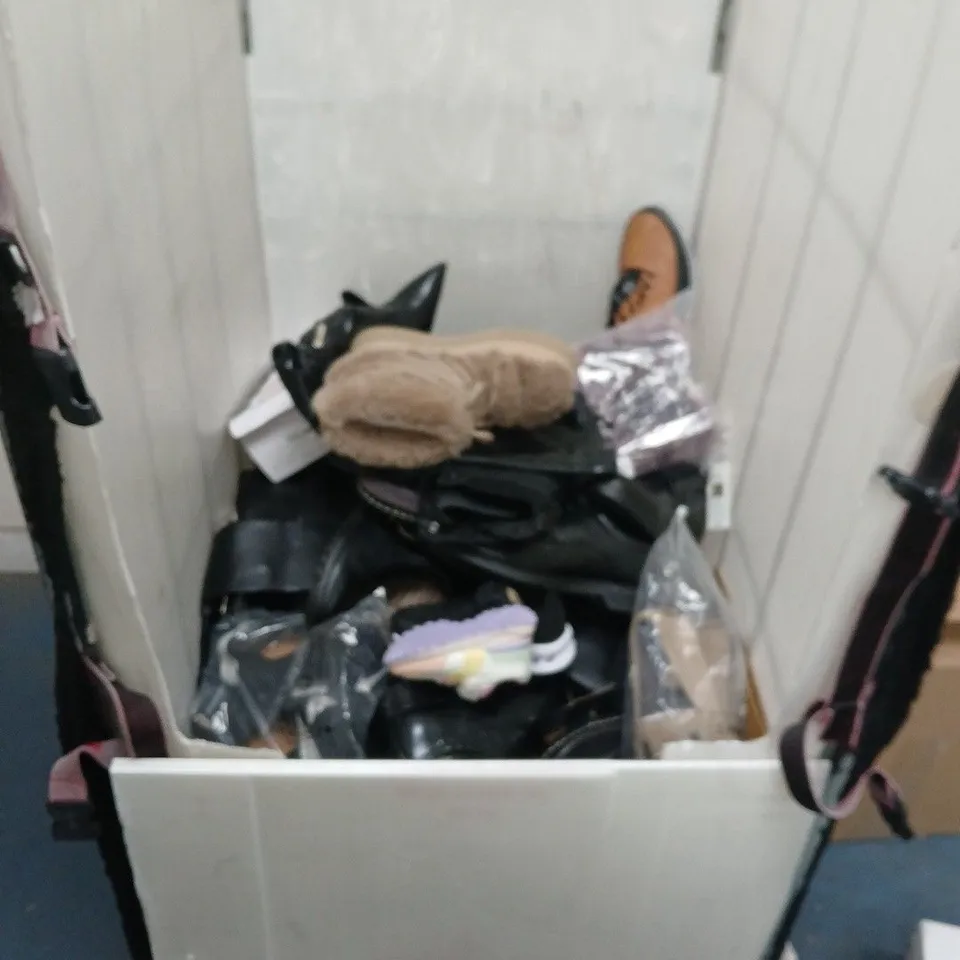 LOT OF APPROXIMATELY 30 ASSORTD PAIRS OF SHOES AND TRAINERS IN VARIOUS SIZES