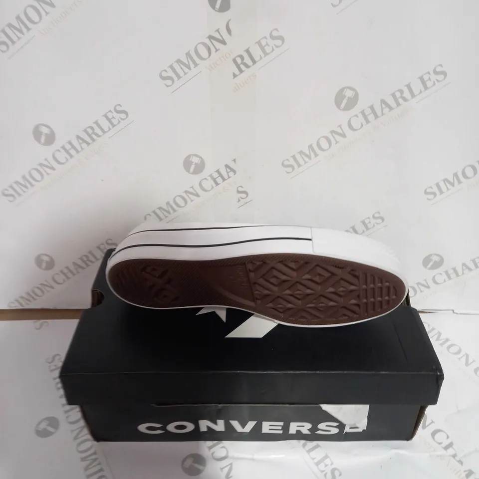 BOXED PAIR OF CONVERSE WOMENS WHITE SIZE 6.5