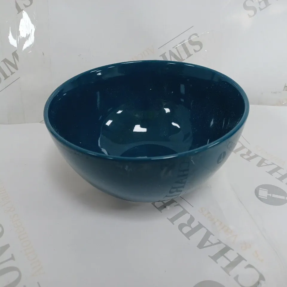 BRAND NEW BOXED CESIRO 18 PIECE DINNERWARE SET TO INCLUDE LARGE PLATE, SMALL PLATE, AND BOWL - COLLECTION ONLY