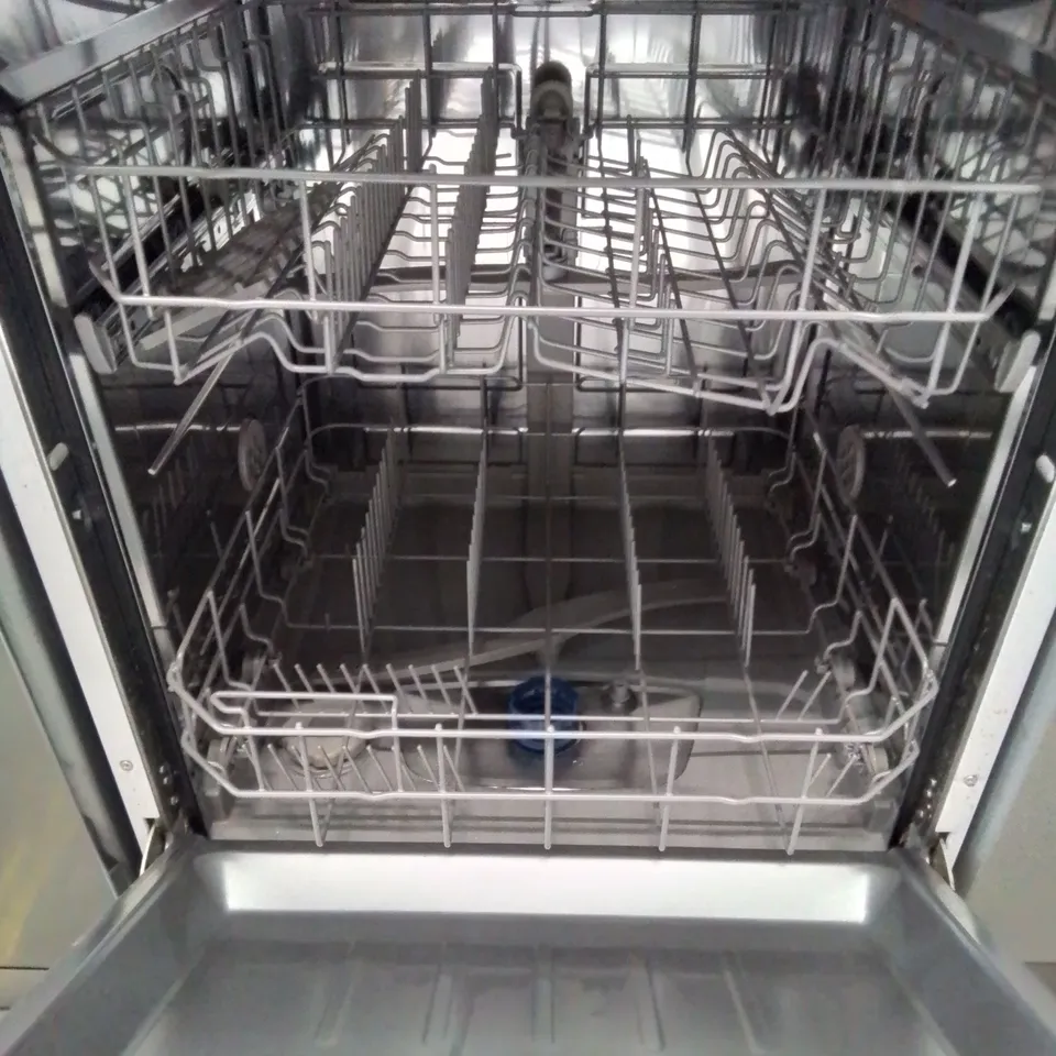 COMFEE' SLIMLINE FREESTANDING DISHWASHER FD934B-W - WHITE COLLECTION ONLY 