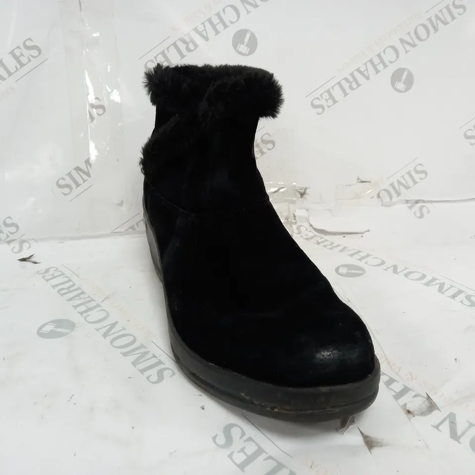 SKECHERS BLACK WEDGE BOOTS - SIZE 5.5