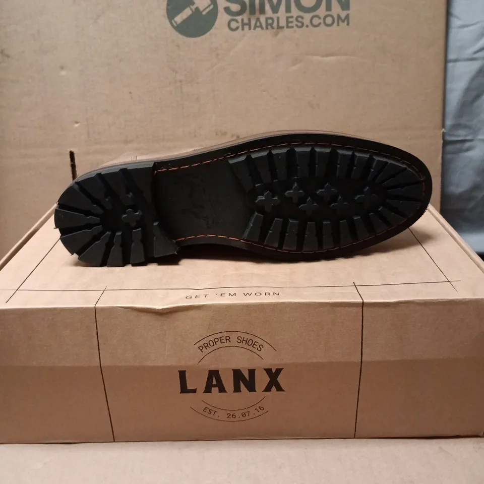 LANX SETTLE ACACIA DISTRESSED BOOTS – TAN LEATHER, LUG SOLE SIZE 9