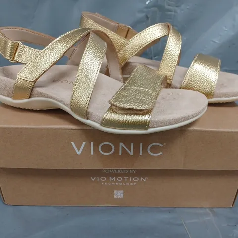 BOXED PAIR OF VIONIC RAYA LEATHER SANDALS IN GOLD SIZE 4.5