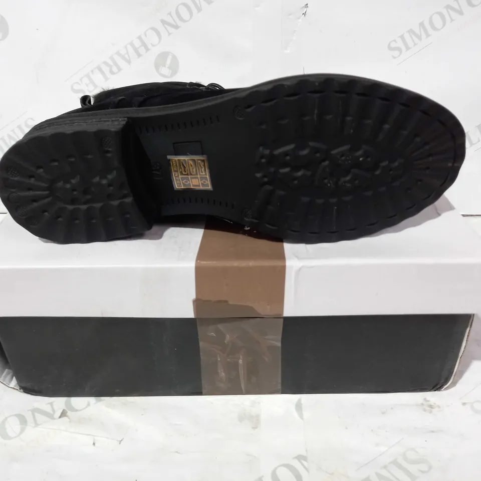 BOXED PAIR OF LADY GLORY FAUX FUR LINED BOOTS IN BLACK EU SIZE 37