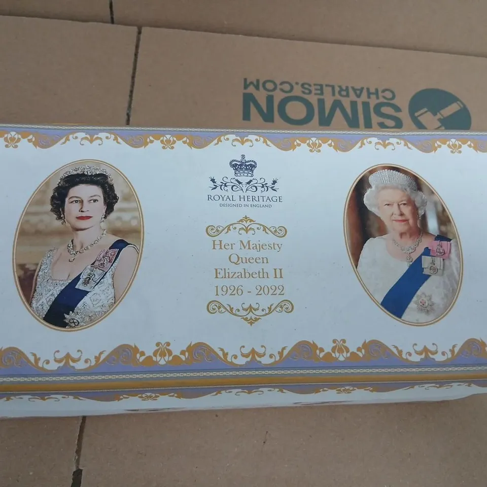 ROYAL HERITAGE QUEEN ELIZABETH II 1926-2022 SET OF 2 MUGS