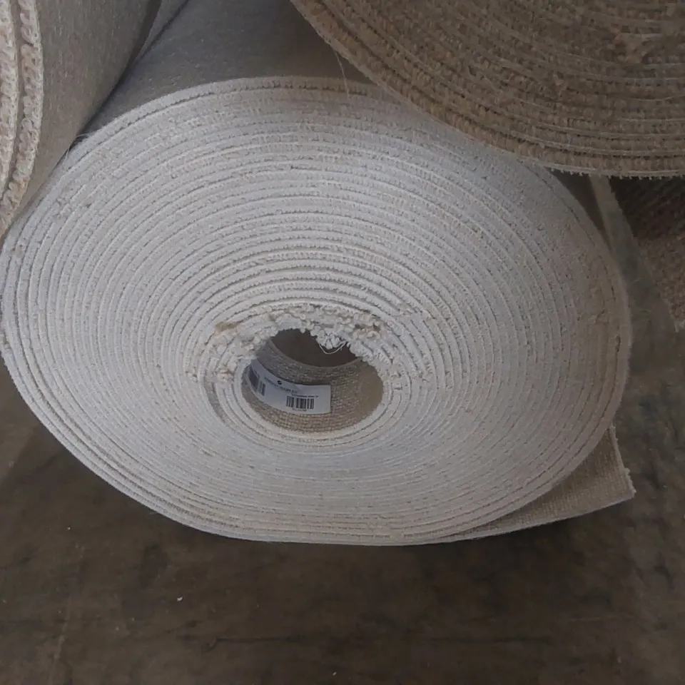 ROLL OF QUALITY ROMNEY WINCHELSEA CARPET - APPROXIMATELY 5 x 29.87m