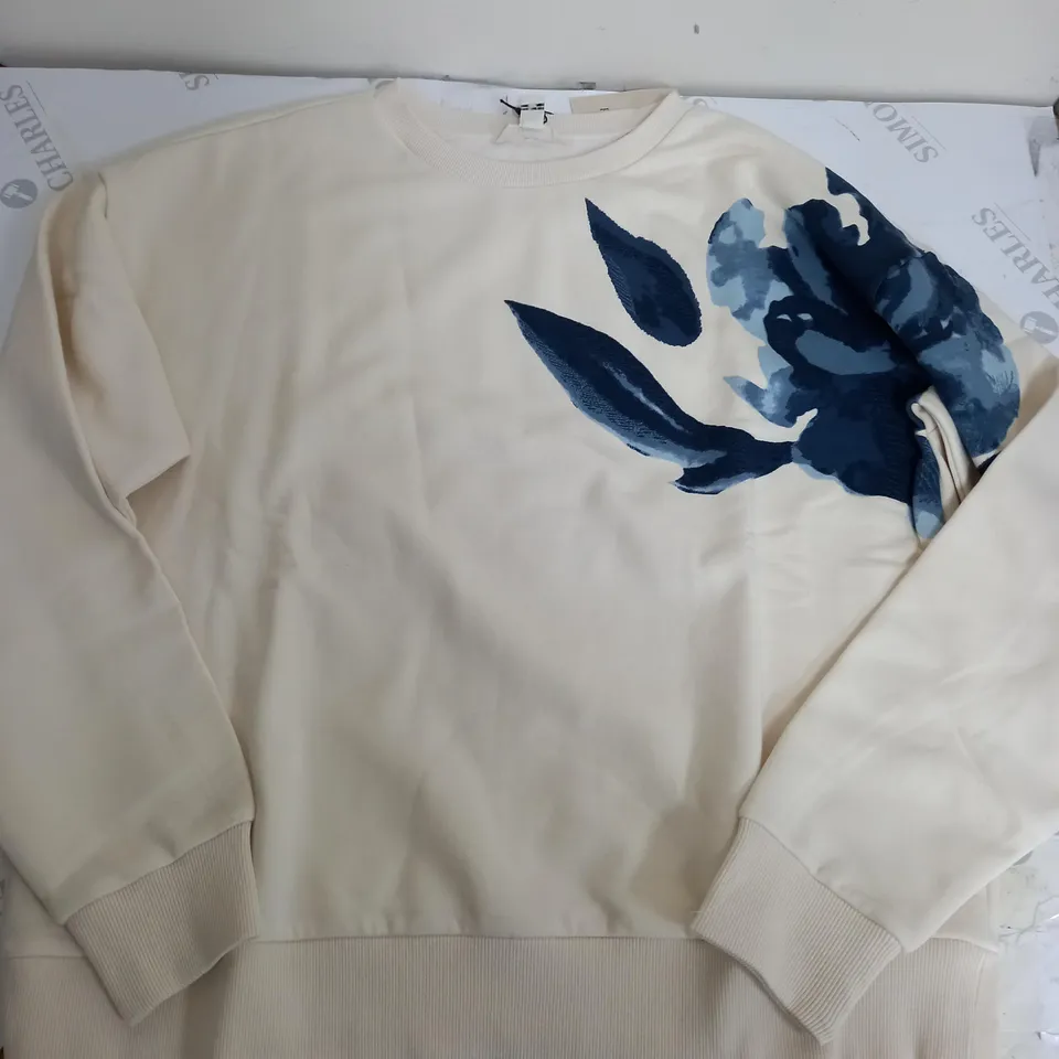 RIVER ISLAND STUDIOS RELAXED FLORAL SWEATER IN CREAM - UK SMALL
