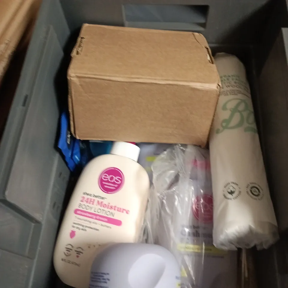 APPROXIMATEY 20 ASSORTED HEALTH AND BEAUTY PRODUCTS TO INCLUDE - RADOX SHOWER GEL - ELEMENT HAND AND BODY CREMA REFILL POUCH AND ELF FOUNDATION