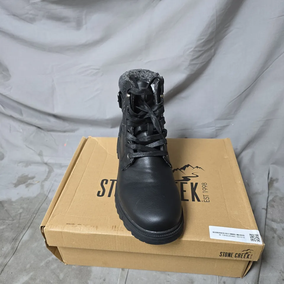 STONE CREEK BLACK LEATHER HIKING BOOTS WITH FAUX FUR LINING SIZE 9