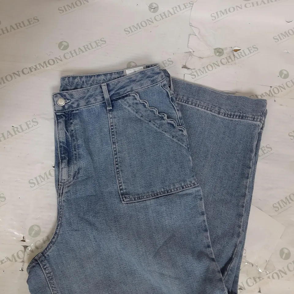 OLIVER BONAS SCALLOP POCKET WIDE LEG CROP JEAN IN BLUE WASH SIZE 18