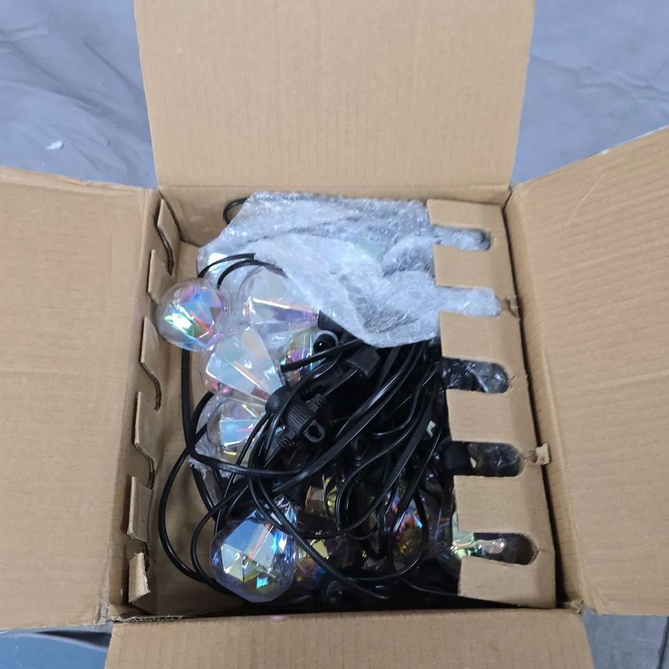 FESTIVE INDOOR/OUTDOOR COLOUR CHANGING 600/1000 FUNCTION LIGHT