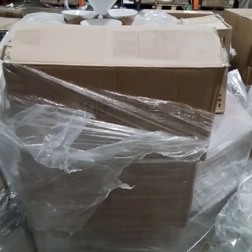 PALLET CONTAINING LARGE QUANTITY OF FLUTE BOWLS 