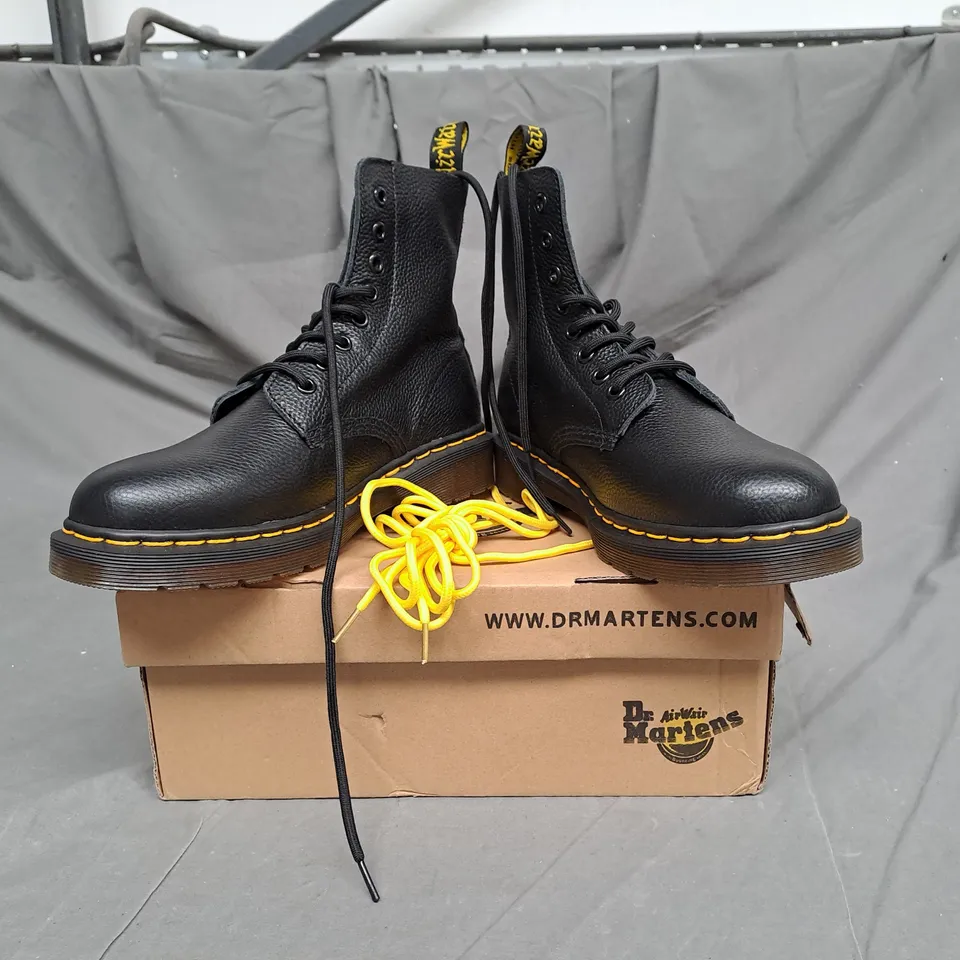 BOXED PAIR OF DR MARTENS PASCAL BOOT IN BLACK SIZE 8
