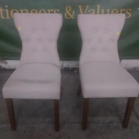 SET OF 2 NEW BEWLEY OATMEAL FABRIC BUTTON BACK DINING CHAIRS (DARK OAK LEG)
