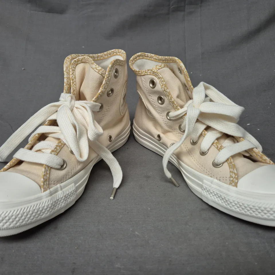 BOXED PAIR OF CONVERSE HI-TOP CANVAS SHOES IN BEIGE UK SIZE 5