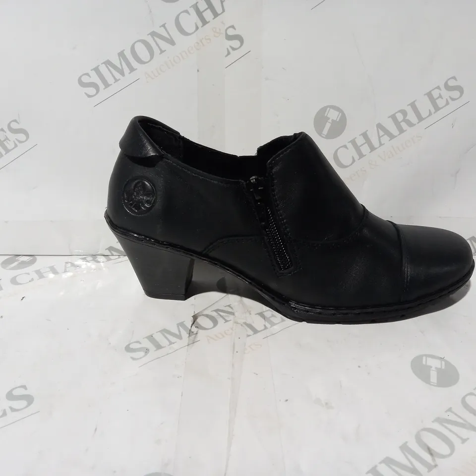 BOXED PAIR OF RIEKER SHOE BOOTS IN BLACK UK SIZE 5