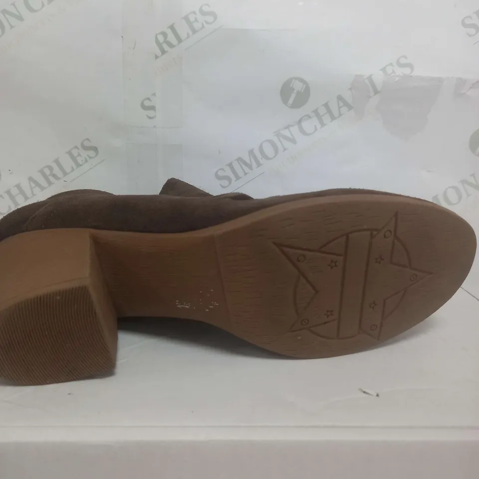 SKECHERS LADIES WATER RESISTANT SUEDE BROWN BOOTS SIZE 5