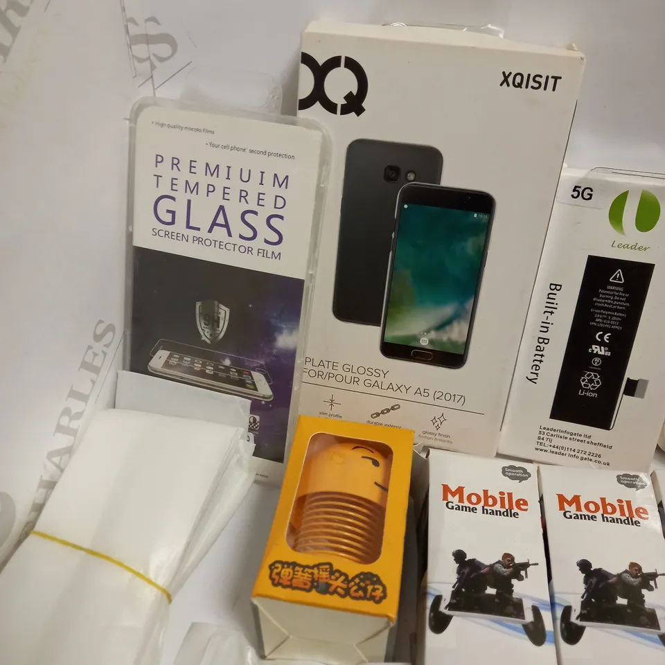 LOT OF APPROX 15 TO INCLUDE POP SOCKETS , SCREEN PROTECTOR FILM , ETC.