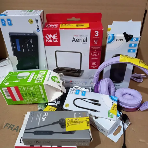 LOT OF APPROX. 10 X ITEMS TO INCLUDE ONN PORTABLE BLUETOOTH SPEAKER, JUICE USB-C CHARGE AND SYNC CABLE, IPHONE MAINS CHARGER, ETC.