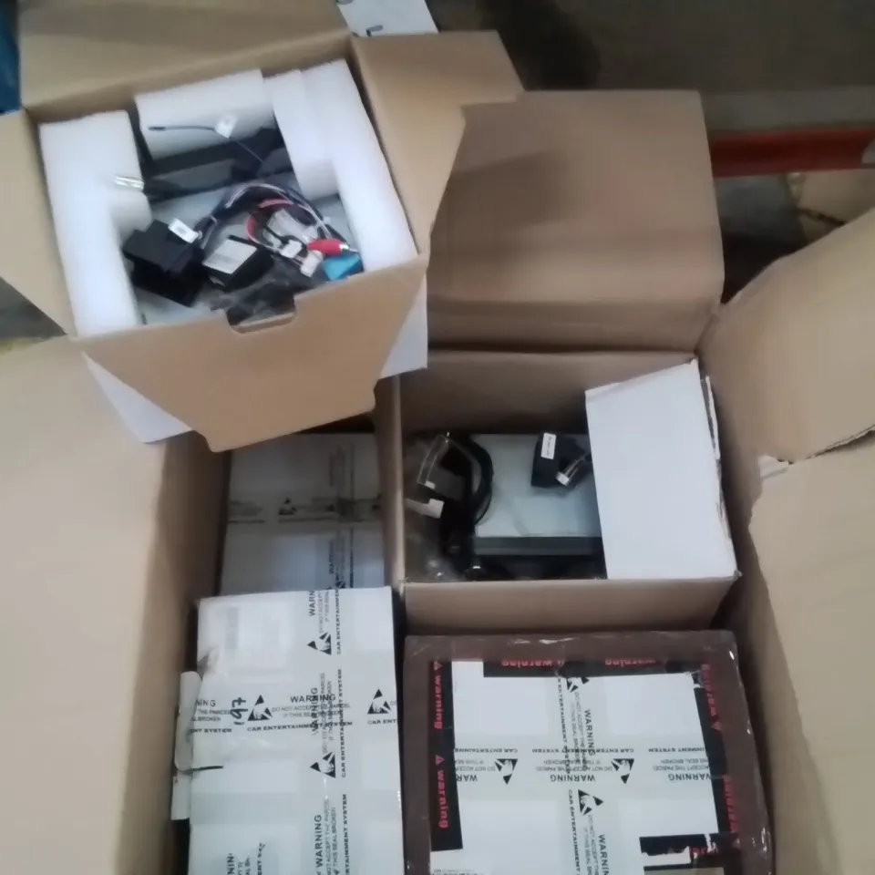 LARGE BOX CONTAINING ASSORTED CAR MULTIMEDIA SYSTEM INTERFACES // MODELS VARY