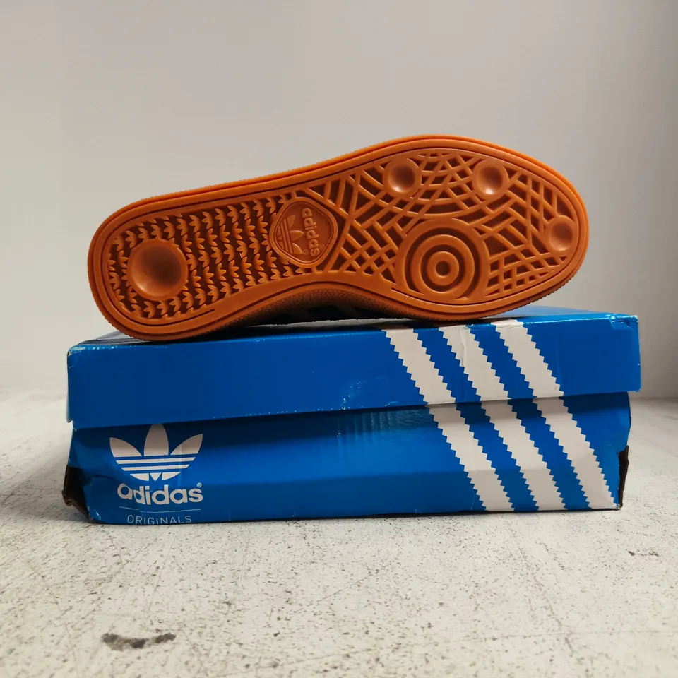 BOXED PAIR OF ADIDAS HANDBALL SPEZIAL TRAINERS IN DUSTY PINK/DUSTY NAVY SIZE UK 4.5