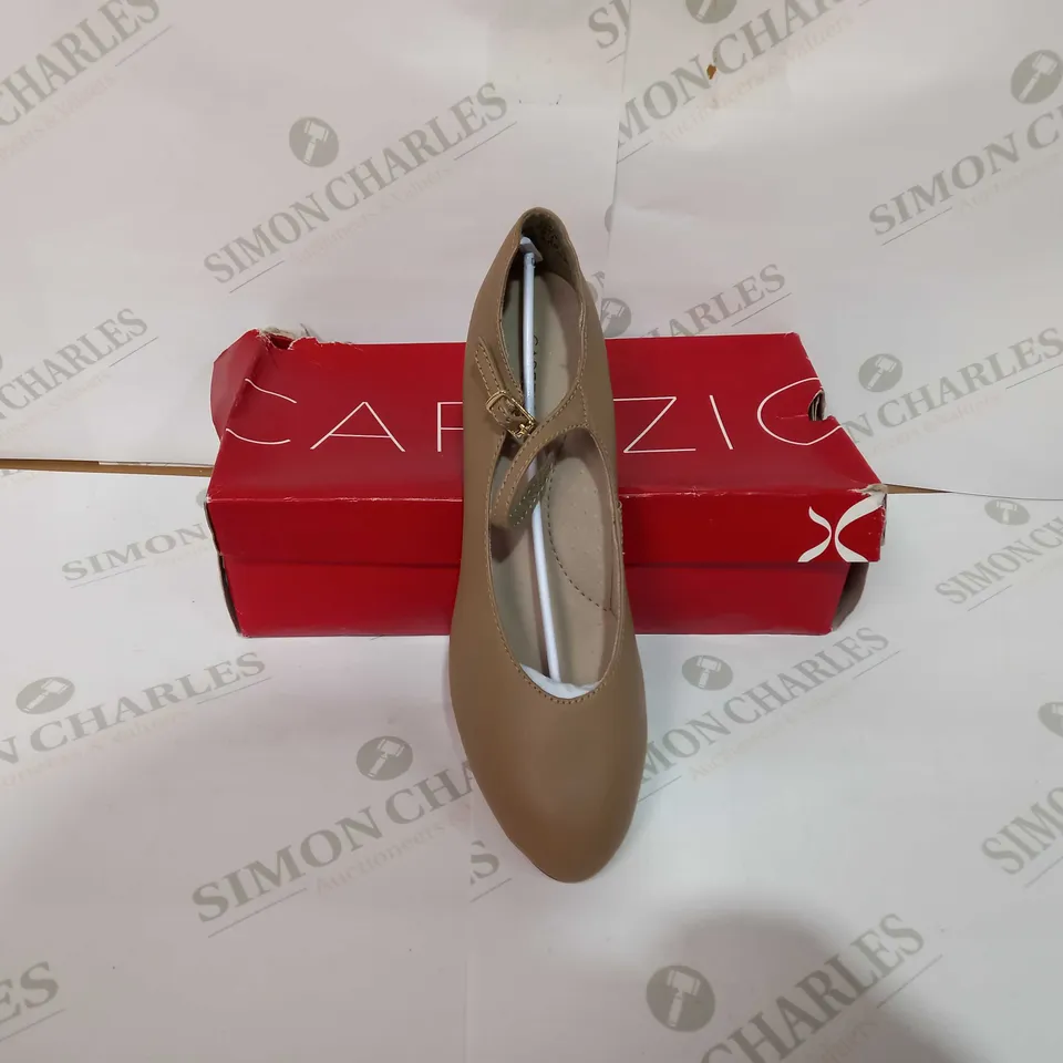 CAPEZIC STUDENT FOOTLIGHT 650 CAR - 9.5 UK