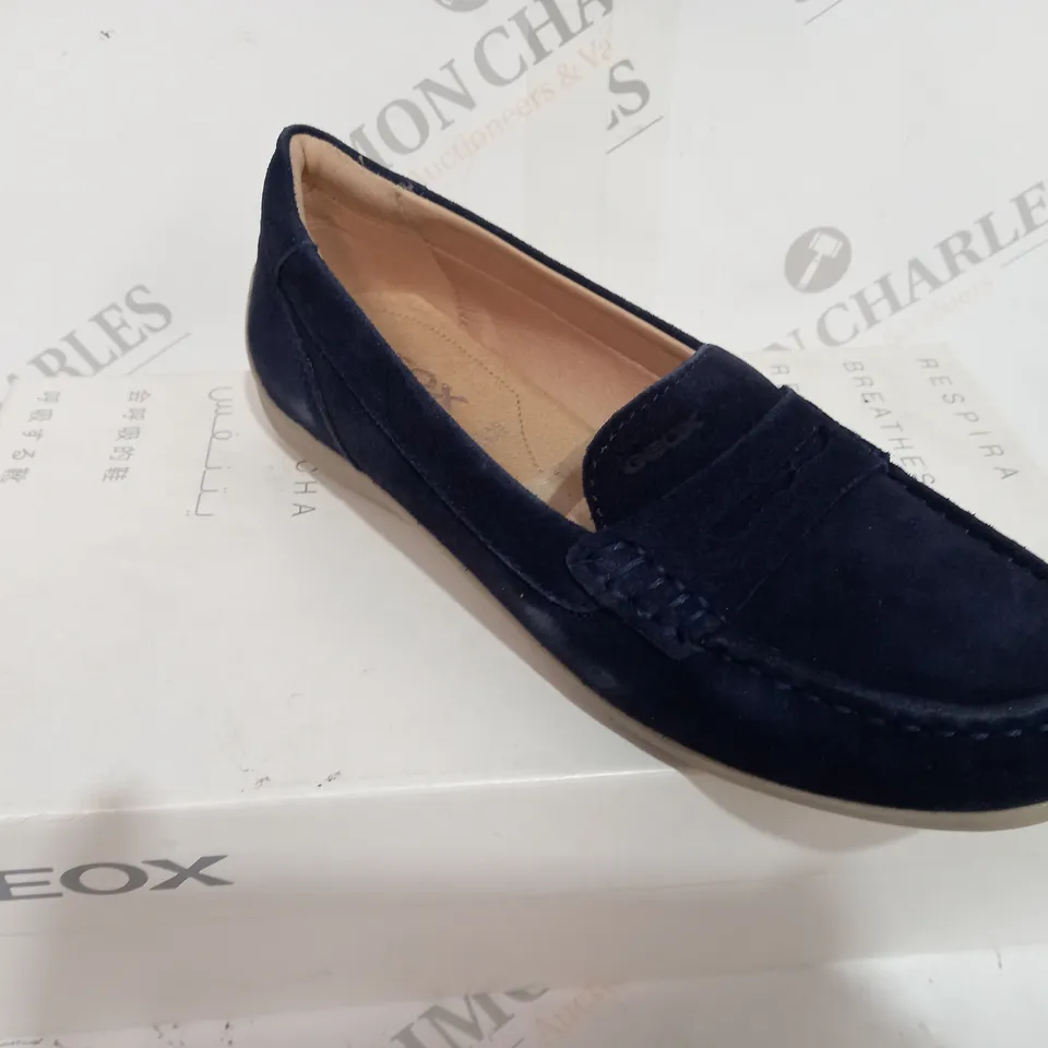 BOXED GEOX SUEDE NAVY LOAFER SHOE - SIZE 3 