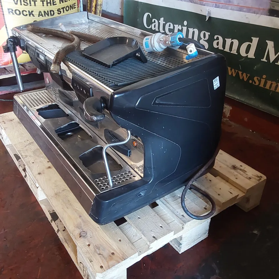 RANCILIO CLASSE 7 COMMERCIAL 3 GROUP ESPRESSO MACHINE