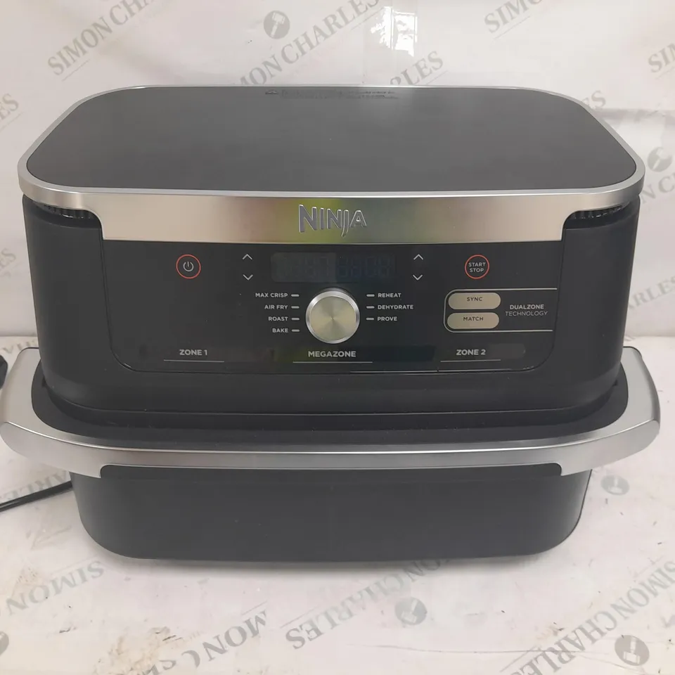 BOXED NINJA 10.4L FOODI FLEXDRAWER DUAL AIR FRYER IN BLACK AF500UK