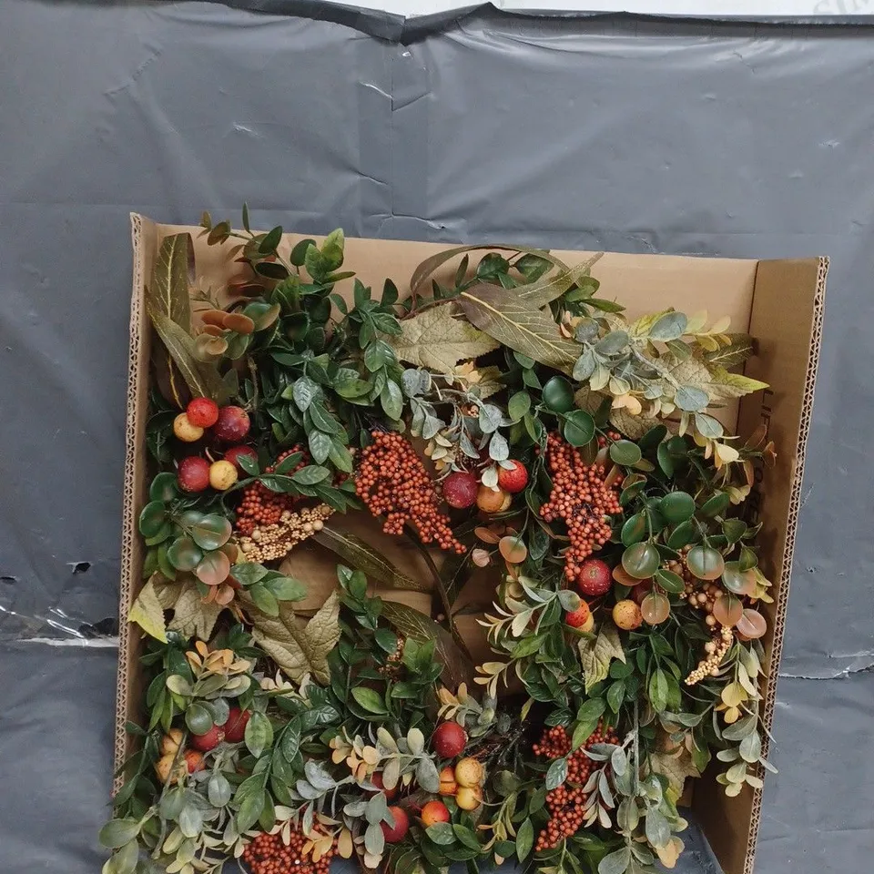 BOXED UNBRANDED DECORATIVE WREATH RRP £35