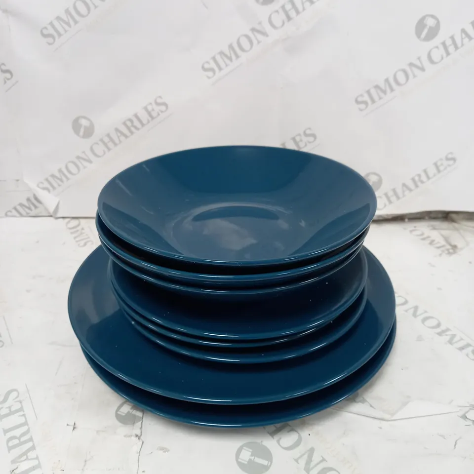 BRAND NEW BOXED CESIRO 10 PIECE PORCELAIN DINNERWARE SET IN SHINY BLEUMARIN TO INCLUDE LARGE PLATES, SMALL PLATES AND BOWLS - COLLECTION ONLY