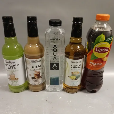 9 X ASSORTED DRINKING PRODUCTS TO INCLUDE LIPTON ICE TEA, SKINNY SYRUPS, AQUA CARPATICA MINERAL WATER ETC - COLLECTION ONLY