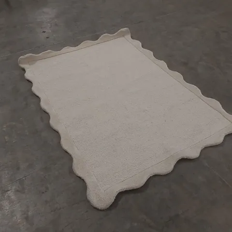 QUALITY DESIGNER RUG - APPROXIMATELY 170 x 120cm