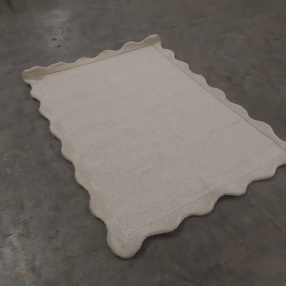 QUALITY DESIGNER RUG - APPROXIMATELY 170 x 120cm