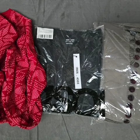 APPROXIMATELY 25 ASSORTED CLOTHING AND FASHION PRODUCTS IN VARIOUS STYLES AND SIZES - COLLECTION ONLY